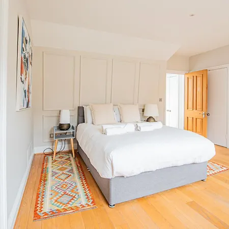 Luxury Mews House With Free Parking Apartment London