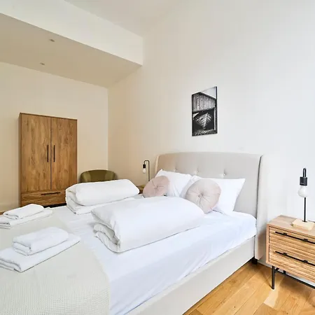Magnificent 2 Bed Fitzrovia Apartment *