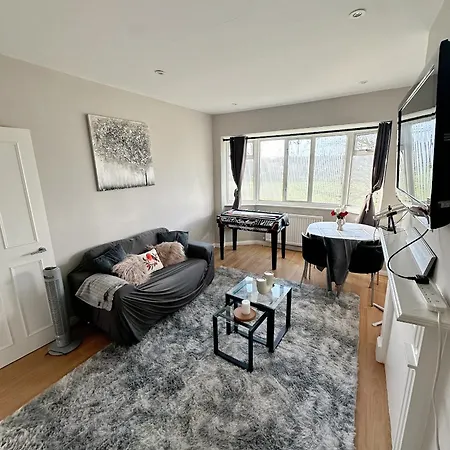 Apartment Smart And Chic 2 Bed London