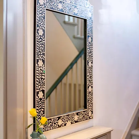 Made In Chelsea- 2 Bed By Out Of Office Lifestyle Apartment