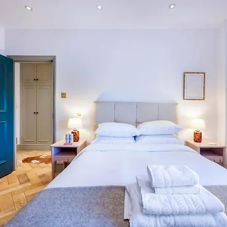 Apartment Made In Chelsea- 2 Bed By Out Of Office Lifestyle