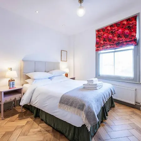 Made In Chelsea- 2 Bed By Out Of Office Lifestyle Apartment London