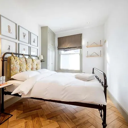 Made In Chelsea- 2 Bed By Out Of Office Lifestyle *
