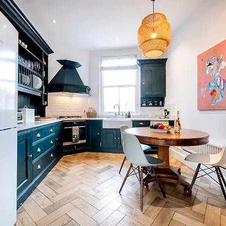 Made In Chelsea- 2 Bed By Out Of Office Lifestyle London
