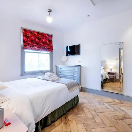Made In Chelsea- 2 Bed By Out Of Office Lifestyle