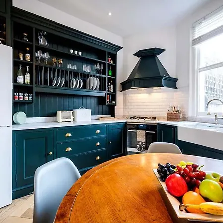 Made In Chelsea- 2 Bed By Out Of Office Lifestyle Apartment London