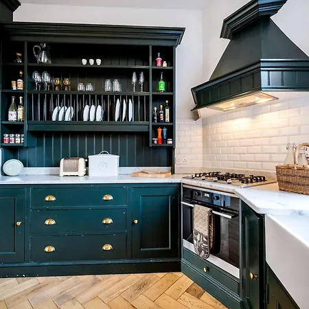 Made In Chelsea- 2 Bed By Out Of Office Lifestyle * London