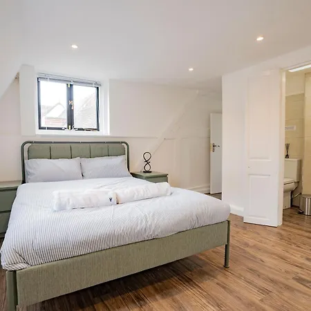 1 Bed Flat Apartment *