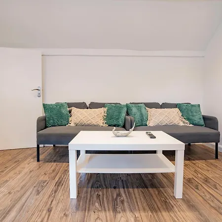 1 Bed Flat Apartment *