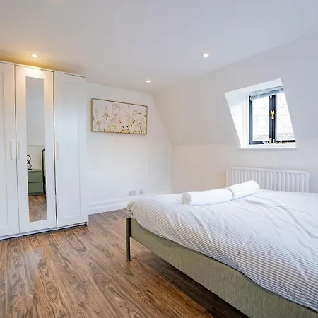 1 Bed Flat *
