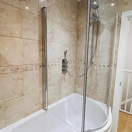 3-bed House In Northolt Holiday home