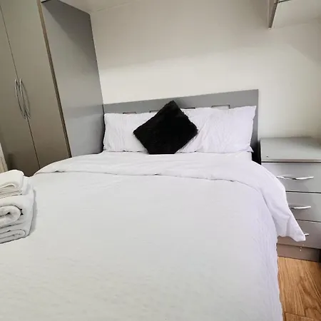 Holiday home 3-bed House In Northolt