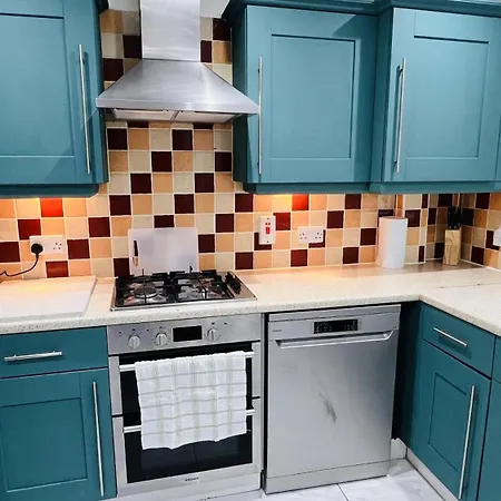 3-bed House In Northolt Holiday home *