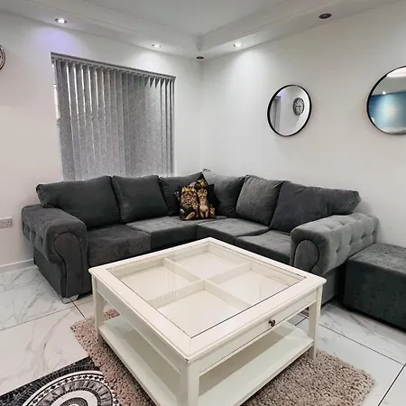 3-bed House In Northolt Holiday home Northolt (Greater London)
