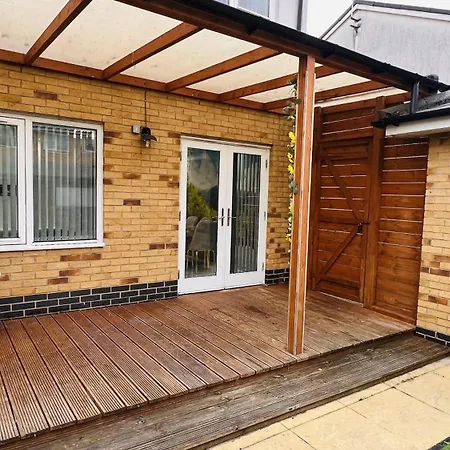 Holiday home 3-bed House In Northolt