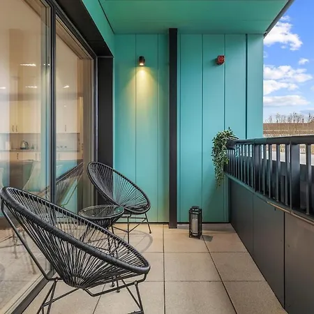 Modern Flat In Heart Of Apartment London