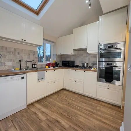 Holiday home Cosy By Wembley Stadium London