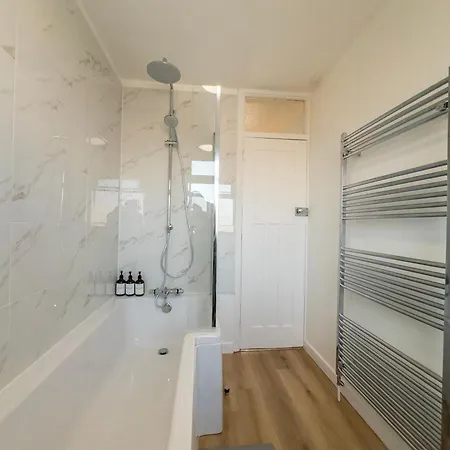 Holiday home Cosy By Wembley Stadium