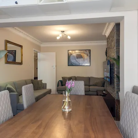 Holiday home Cosy By Wembley Stadium