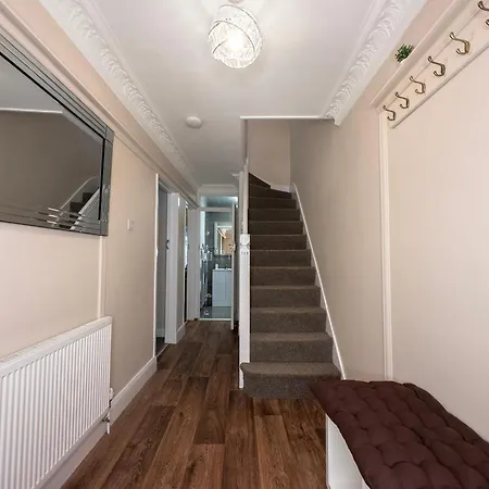 Holiday home Cosy By Wembley Stadium