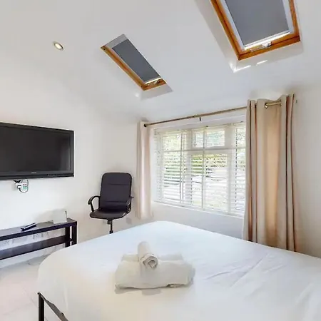 1 Bedroom, Near Alexandra Palace - London - Kings Cross - 3 * New Southgate