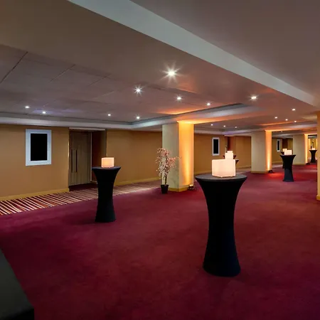 Mercure Earls Court 4*