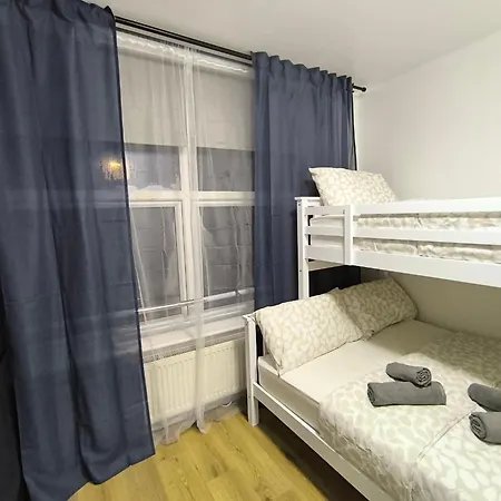 3 Persons Room, 1min Walk From South Wimbledon Station *