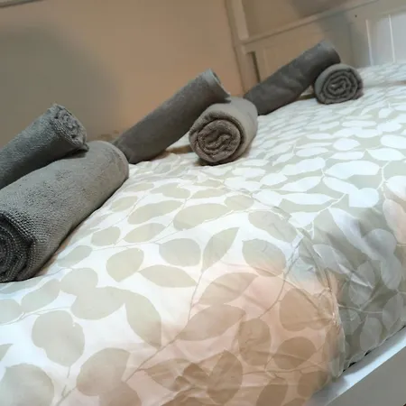 3 Persons Room, 1min Walk From South Wimbledon Station London