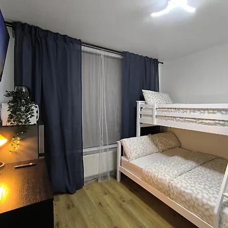 Guest house 3 Persons Room, 1min Walk From South Wimbledon Station *