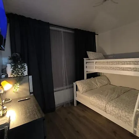 3 Persons Room, 1min Walk From South Wimbledon Station