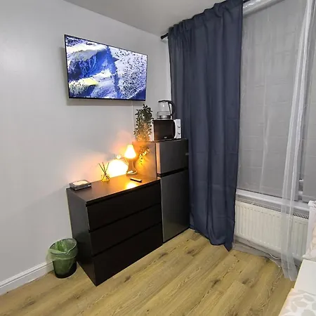3 Persons Room, 1min Walk From South Wimbledon Station
