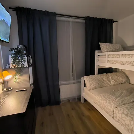 Guest house 3 Persons Room, 1min Walk From South Wimbledon Station London