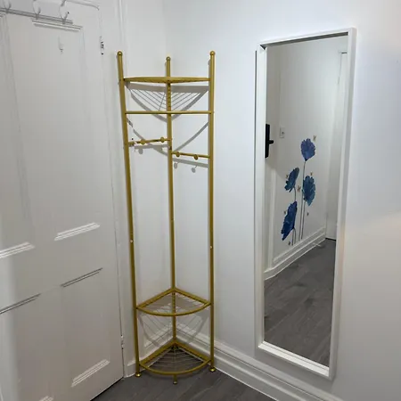 Luxury In Victoria, 7 Minutes Walk To Victoria Station, 8 London