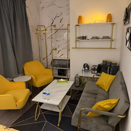 Homestay Luxury In Victoria, 7 Minutes Walk To Victoria Station, 8