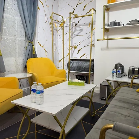 Luxury In Victoria, 7 Minutes Walk To Victoria Station, 8 Homestay *