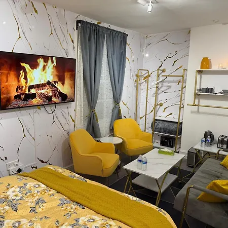 Luxury In Victoria, 7 Minutes Walk To Victoria Station, 8 Homestay London
