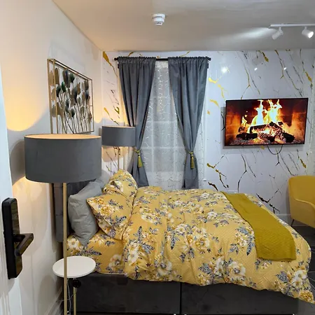 Homestay Luxury In Victoria, 7 Minutes Walk To Victoria Station, 8 London