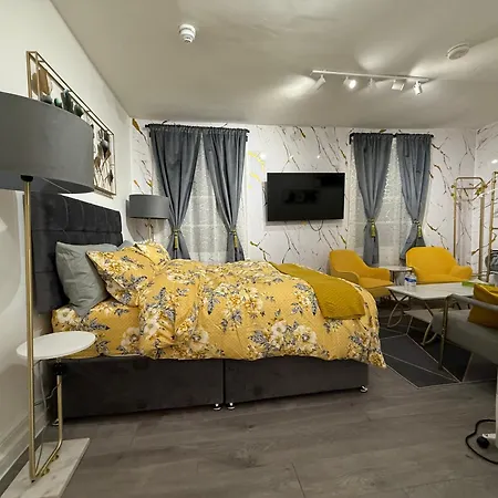Luxury In Victoria, 7 Minutes Walk To Victoria Station, 8 *