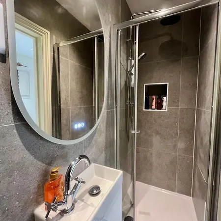 Beautiful Cosy In Newcross * London