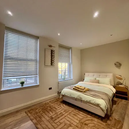 Beautiful Cosy In Newcross *