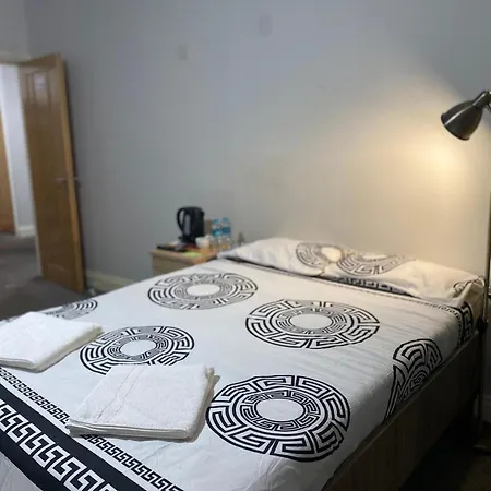 371 Cranbrook Rd Ig2 Guest house Ilford