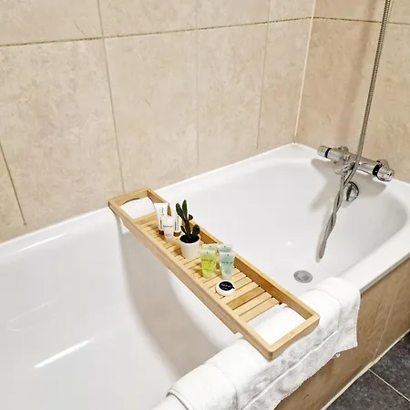 Zdnu 2 Bedroom Reeani Apartment Uxbridge