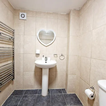 Zdnu 2 Bedroom Reeani Uxbridge