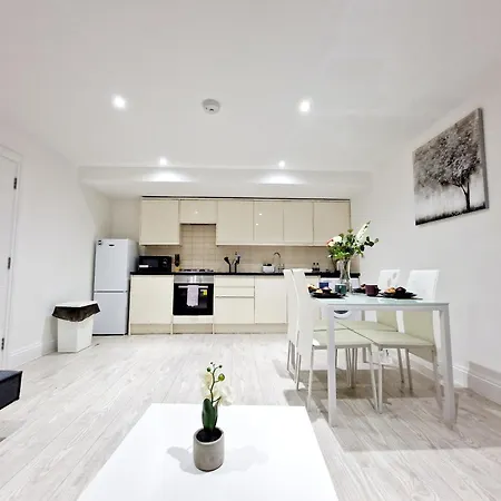 Apartment Zdnu 2 Bedroom Reeani Uxbridge