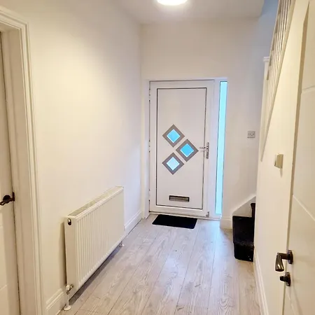 Zdnu 2 Bedroom Reeani Apartment Uxbridge