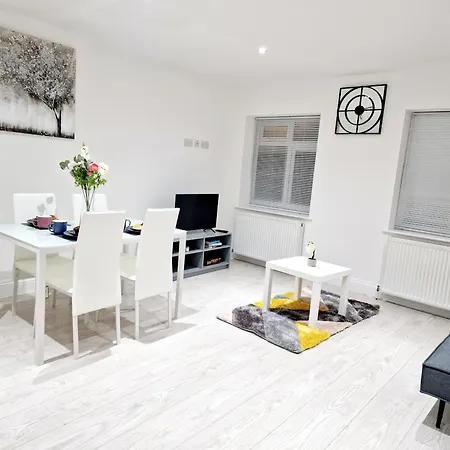 Apartment Zdnu 2 Bedroom Reeani Uxbridge