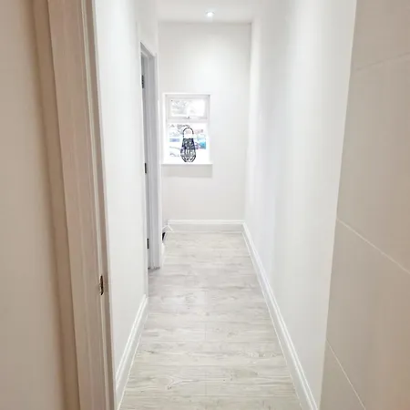 Apartment Zdnu 2 Bedroom Reeani Uxbridge