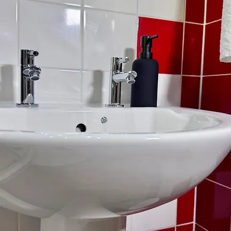 Large Modern Near Barking Station With Superfast 1gbps Wi-fi & Free Parking Holiday home Barking (Greater London)