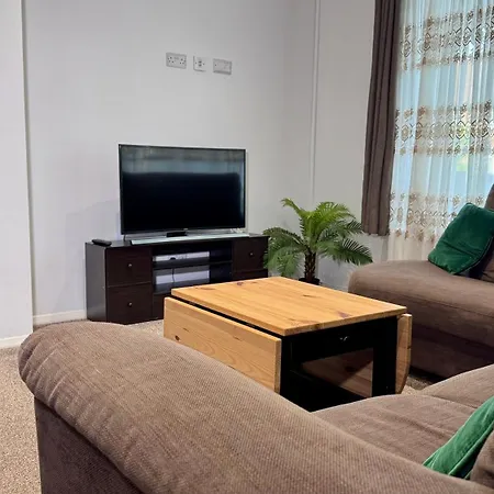 Large Modern Near Barking Station With Superfast 1gbps Wi-fi & Free Parking Holiday home