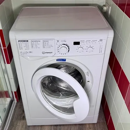 Large Modern Near Barking Station With Superfast 1gbps Wi-fi & Free Parking Holiday home *
